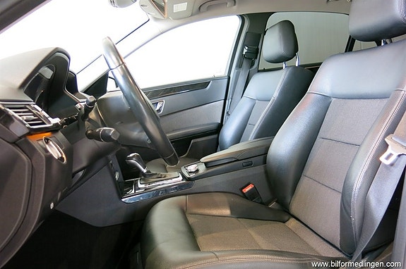 Mercedes-Benz E220 10 of 17