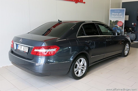 Mercedes-Benz E220 5 of 17