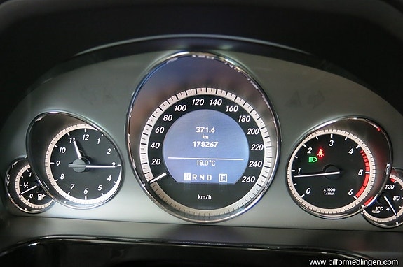 Mercedes-Benz E220 13 of 17