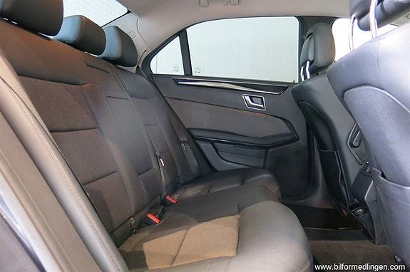 Mercedes-Benz E220 9 of 17