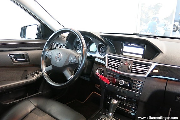 Mercedes-Benz E220 7 of 17
