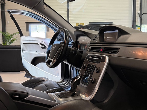 Volvo XC70 14 of 21
