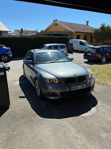 BMW 523i 2 of 5