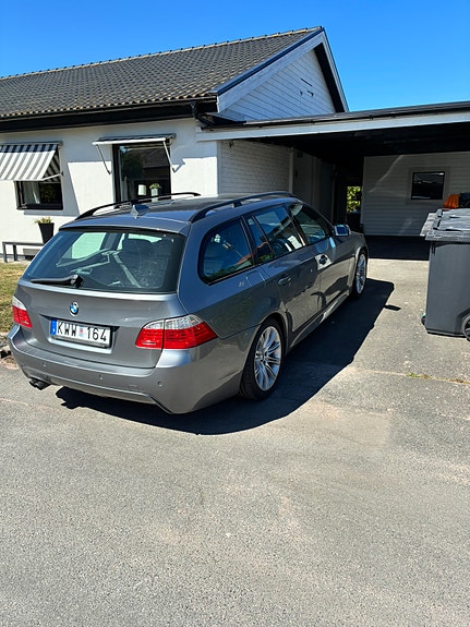 BMW 523i 4 of 5