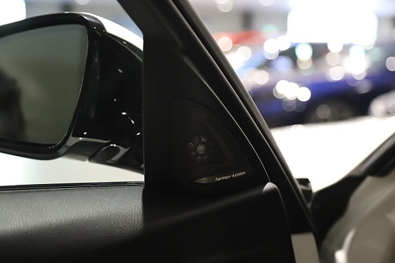 BMW 330d 8 of 14