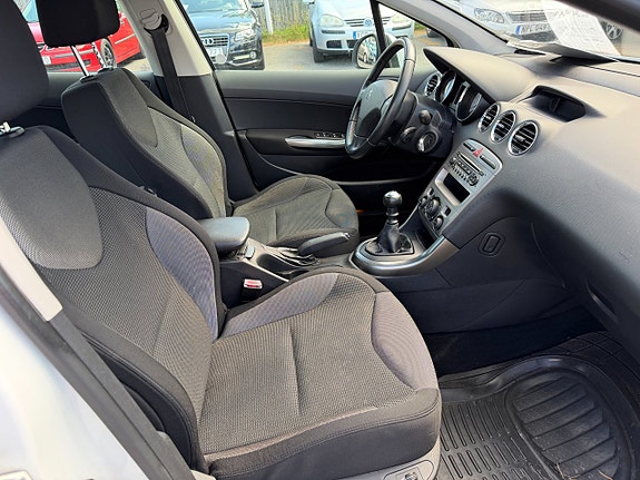 Peugeot 308 10 of 15