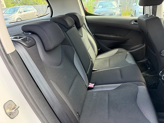 Peugeot 308 12 of 15