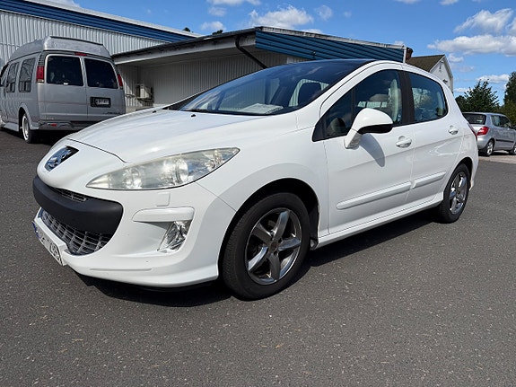 Peugeot 308 2 of 15