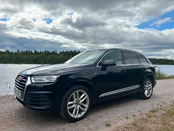 Audi Q7 2 of 10