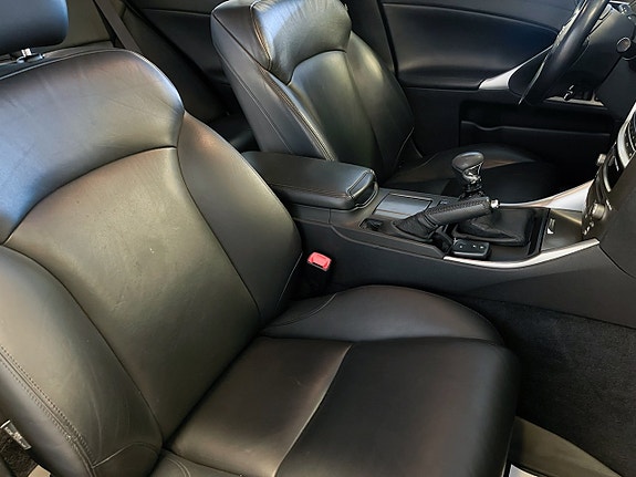 Lexus IS220d 7 of 12
