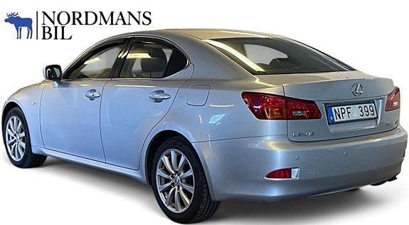 Lexus IS220d 3 of 12
