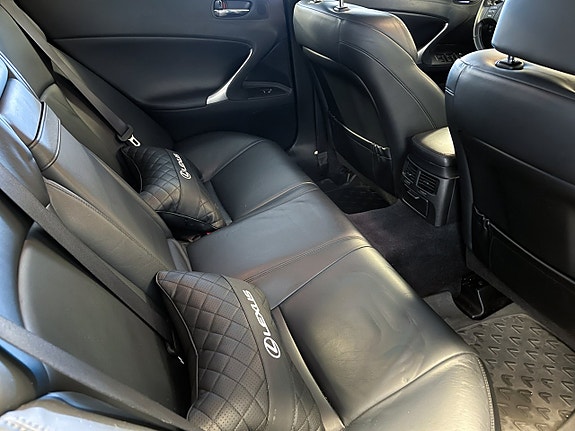 Lexus IS220d 11 of 12