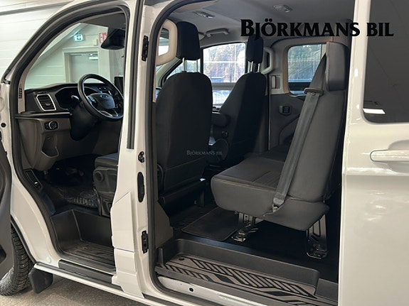 Ford Transit Custom 15 of 16