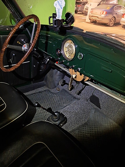 Morris Minor 8 of 9