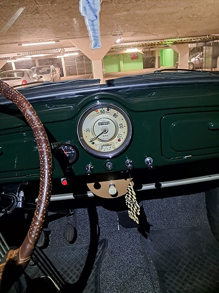Morris Minor 7 of 9