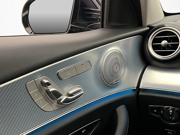 Mercedes-Benz E300 de 14 of 30