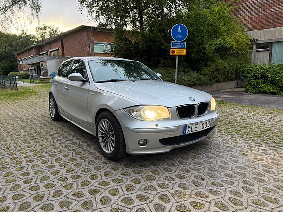 BMW 120i 2 of 6