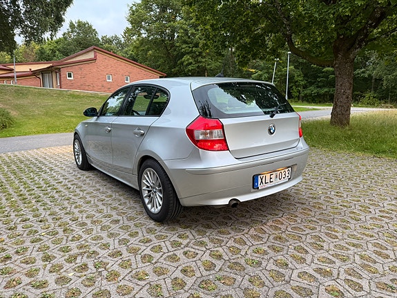 BMW 120i 4 of 6