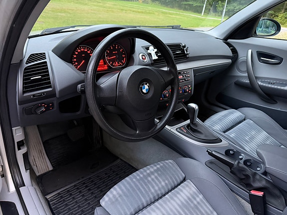 BMW 120i 5 of 6