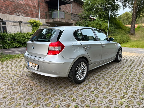 BMW 120i 3 of 6