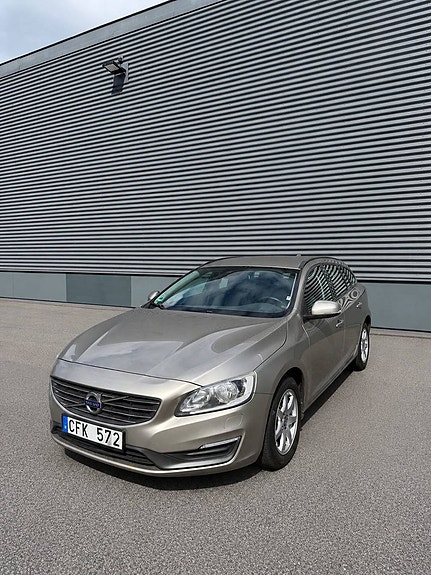 Volvo V60 2 of 13