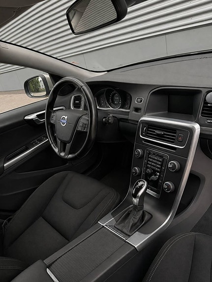 Volvo V60 11 of 13