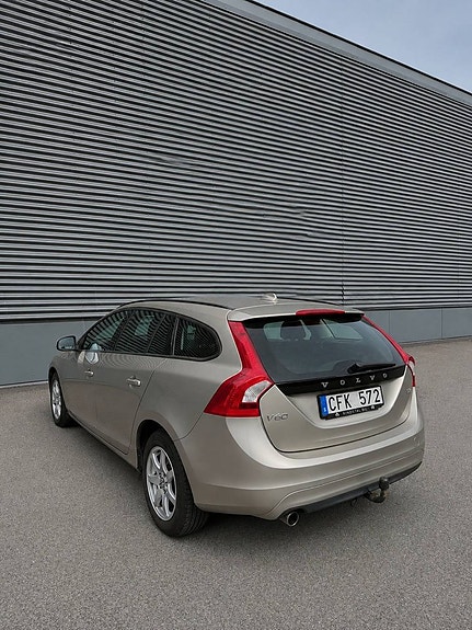 Volvo V60 4 of 13