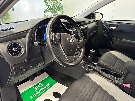 Toyota Auris 12 of 20