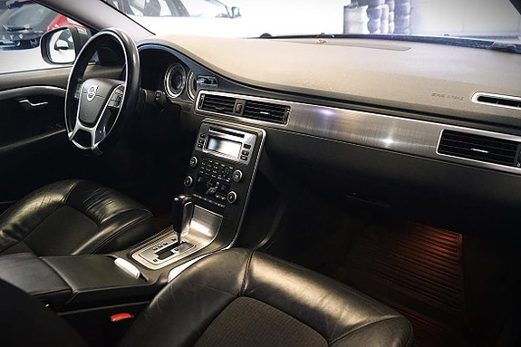 Volvo V70 13 of 15