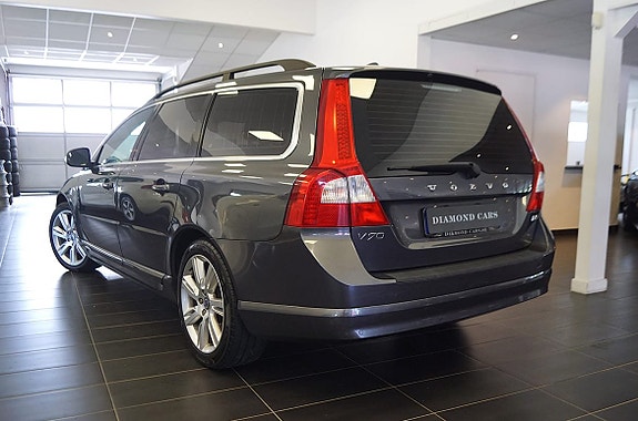 Volvo V70 2 of 15