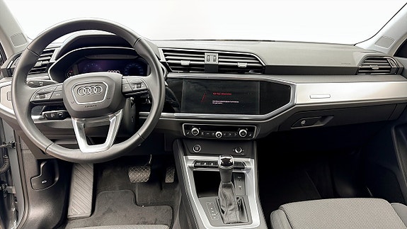 Audi Q3 10 of 12