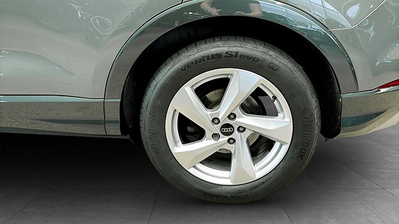 Audi Q3 6 of 12