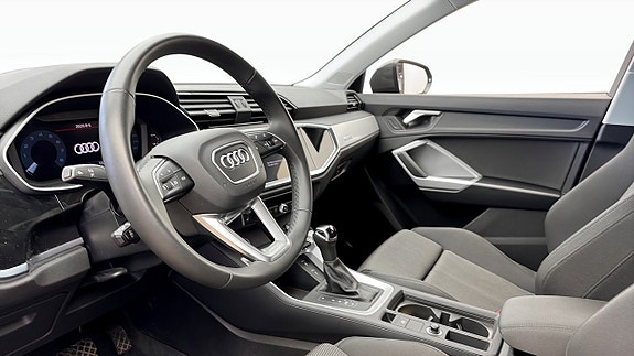 Audi Q3 7 of 12