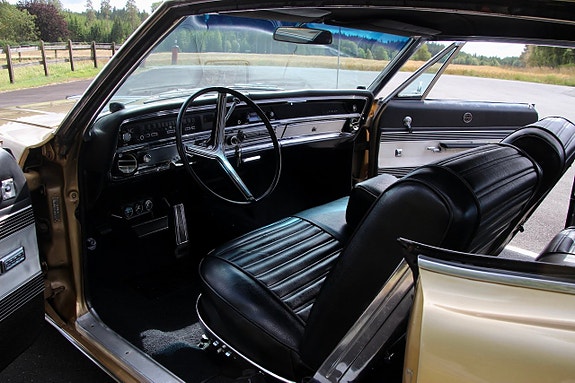 Buick Wildcat 10 of 14