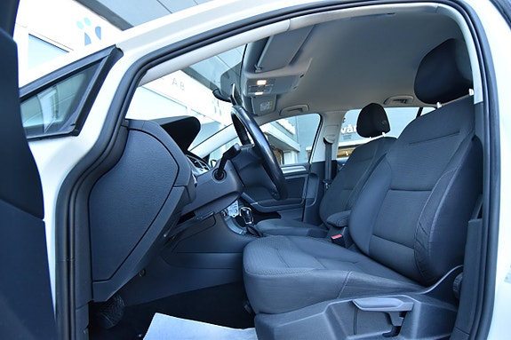 Volkswagen Golf VII 12 of 26