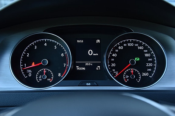 Volkswagen Golf VII 23 of 26