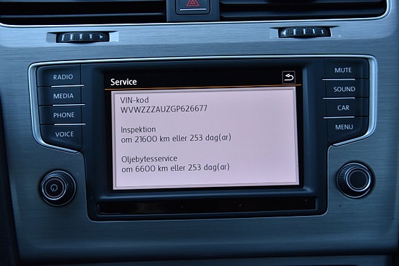 Volkswagen Golf VII 26 of 26