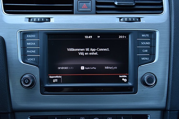 Volkswagen Golf VII 17 of 26