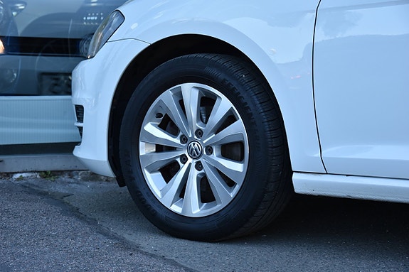 Volkswagen Golf VII 8 of 26