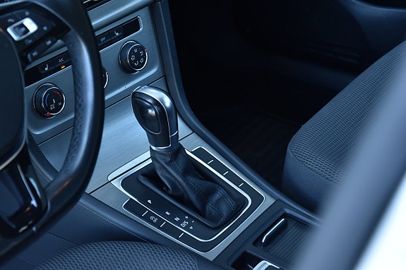 Volkswagen Golf VII 11 of 26