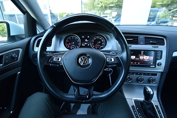 Volkswagen Golf VII 15 of 26
