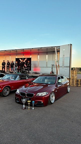 BMW 525d 2 of 7