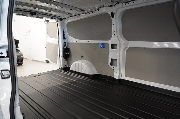 Ford Transit Custom 9 of 13