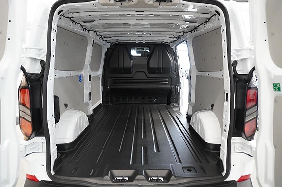 Ford Transit Custom 8 of 13