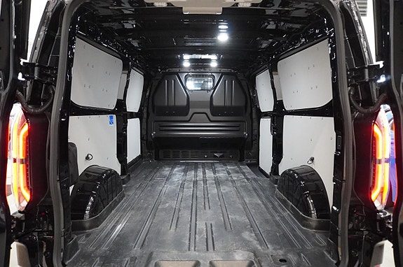 Ford Transit Custom 8 of 12
