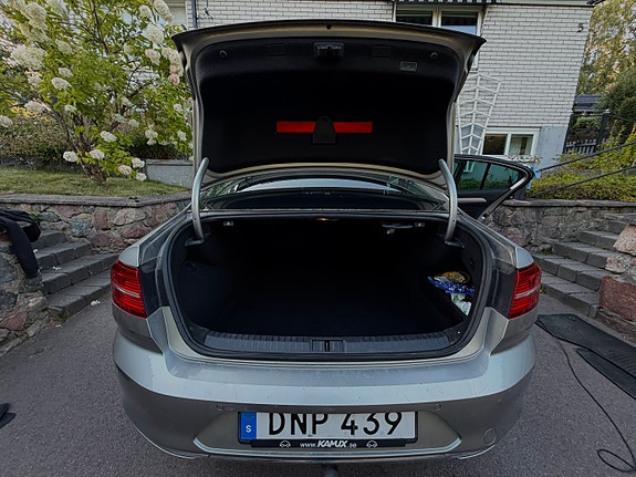 Volkswagen Passat 21 of 30