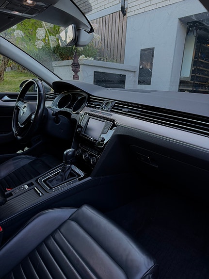 Volkswagen Passat 13 of 30