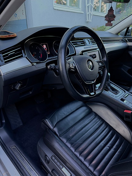 Volkswagen Passat 6 of 30
