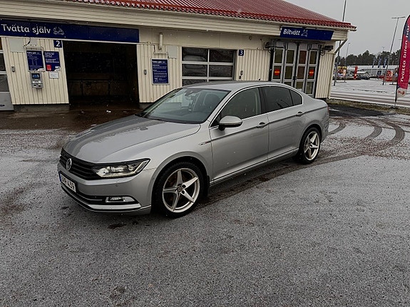 Volkswagen Passat 4 of 30