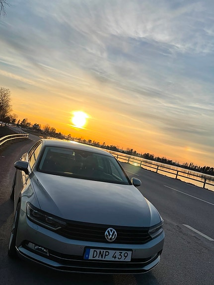 Volkswagen Passat 3 of 30